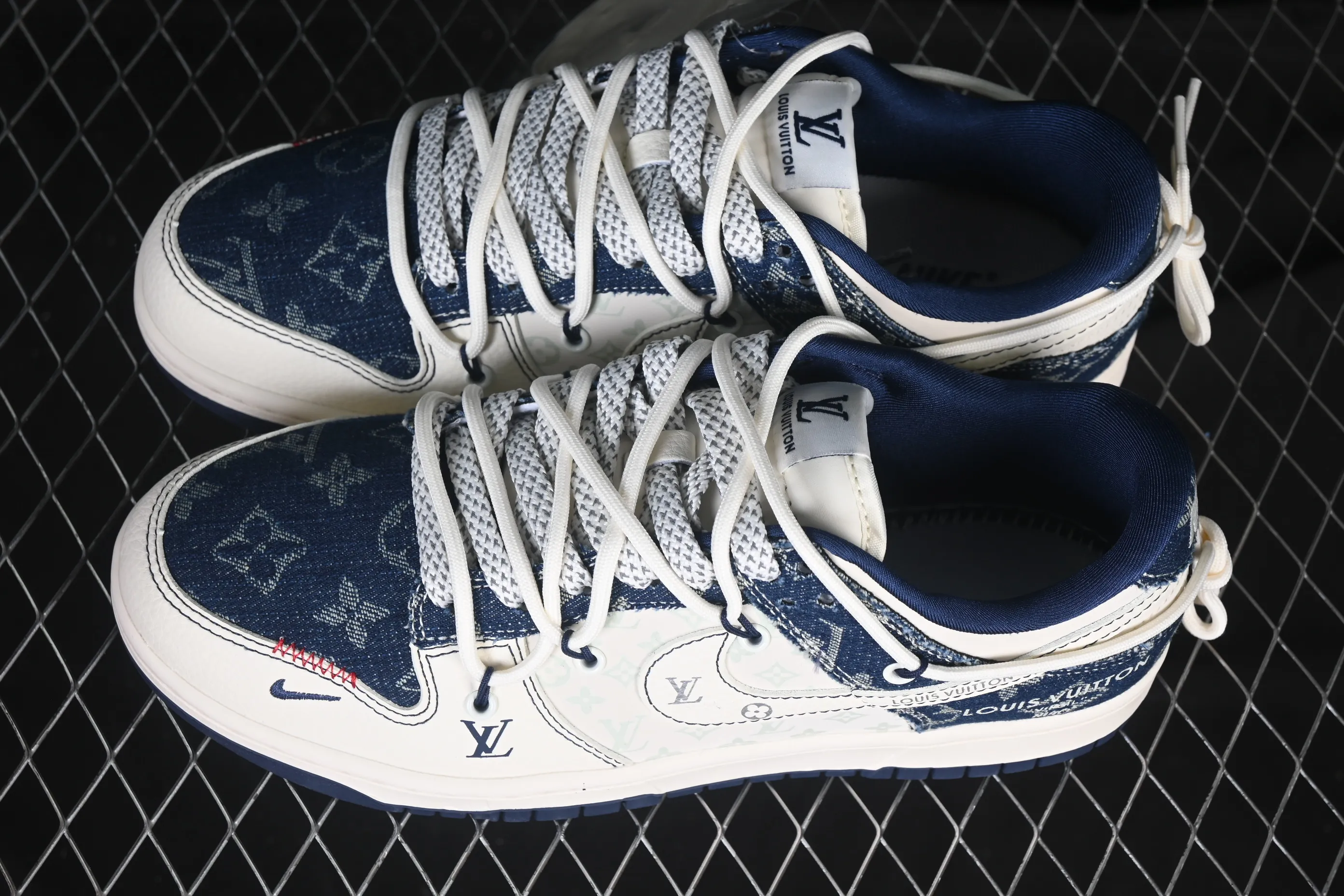 All categories Nk SB Dunk Series Nk SB Dunk Low High-end customized low-top sneakers Nike SB Dunk Low LV co-branded blue dark flower drawstring Anniversary high-end customized low-top casual sneakers YX5066-376